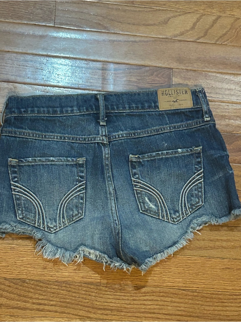 Hollister Blue Distressed Denim Cutoff Shorts size 3 - Picture 5 of 8